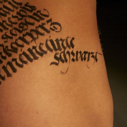 kunst-kalligraphie-galerie-bodywriting